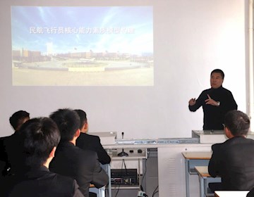 通航(民航)学院举办“民航飞行员核心能力素质模型构建”讲座